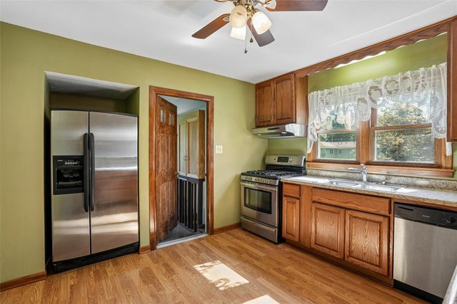 8041 Crestview Drive, Des Moines, IA 50320