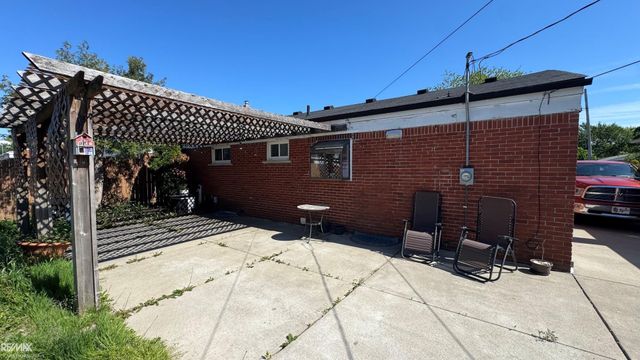 21707 Timberidge Street, St Clair Shores, MI 48082