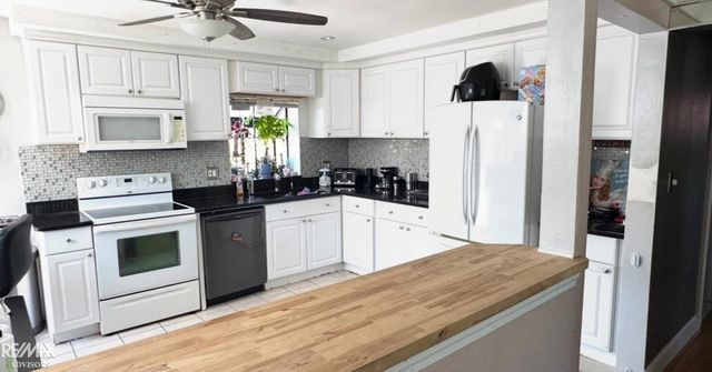 21707 Timberidge Street, St Clair Shores, MI 48082