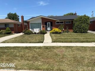 21707 Timberidge Street, St Clair Shores, MI 48082