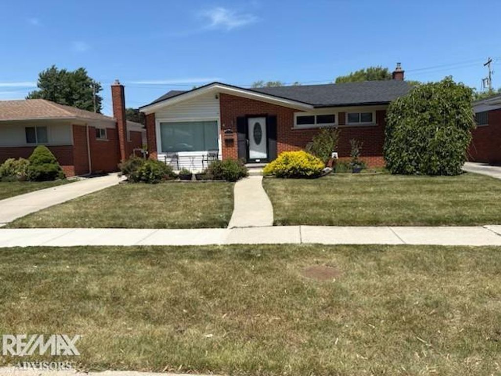 21707 Timberidge Street, St Clair Shores, MI 48082