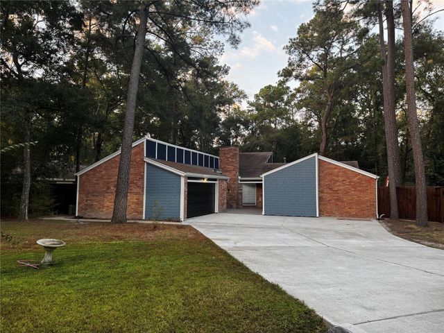 33 Crystal Lake Lane, The Woodlands, TX 77380