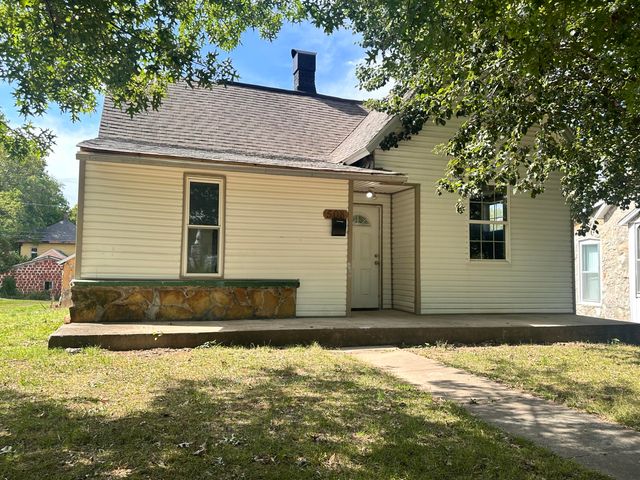 508 3rd Street, Monett, MO 65708