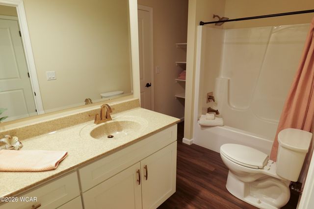 206 Eagles Point East Street E, Lima, OH 45805