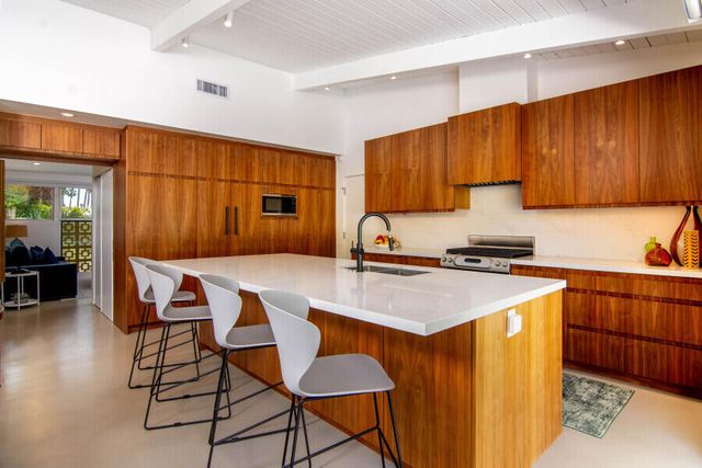 819 N High Road, Palm Springs, CA 92262