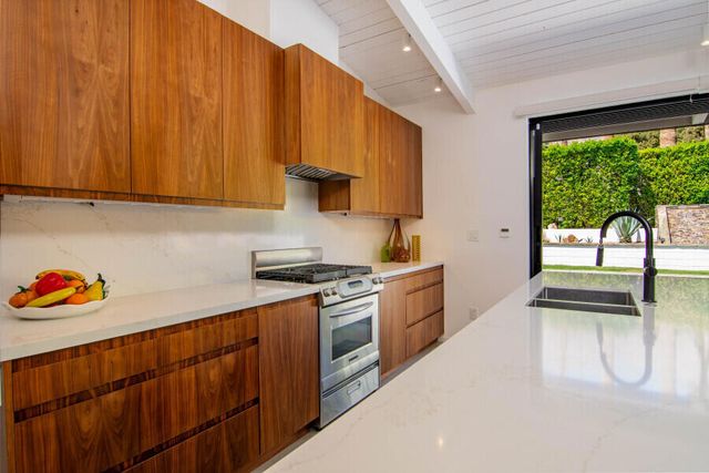 819 N High Road, Palm Springs, CA 92262