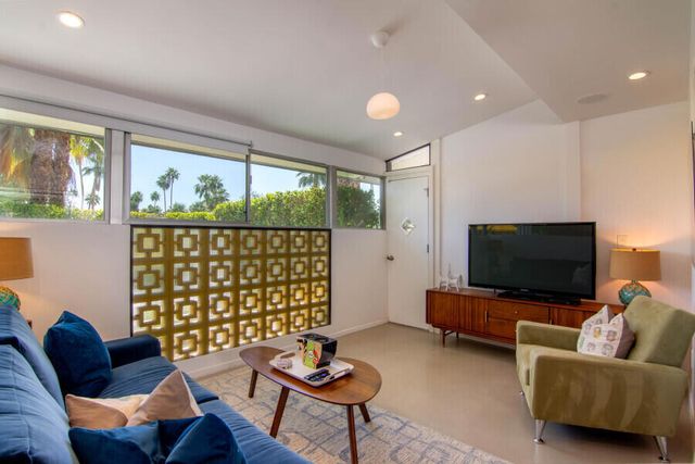 819 N High Road, Palm Springs, CA 92262
