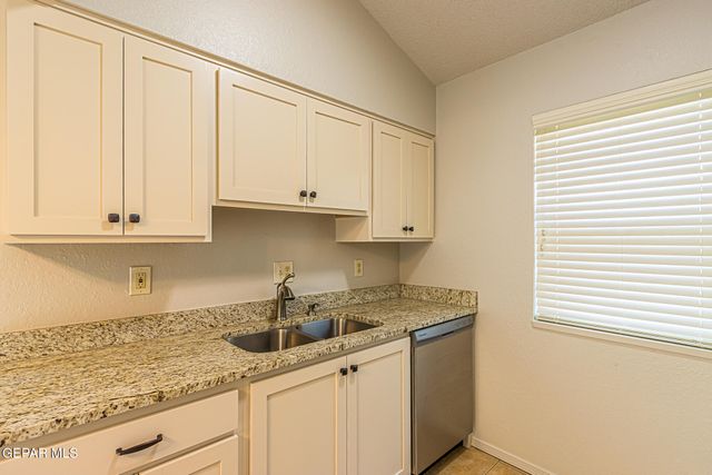 2129 LAKE VICTORIA Drive A, El Paso, TX 79936