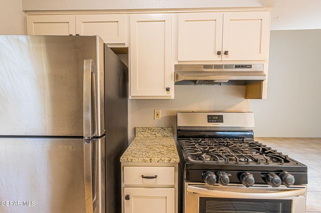 2129 LAKE VICTORIA Drive A, El Paso, TX 79936