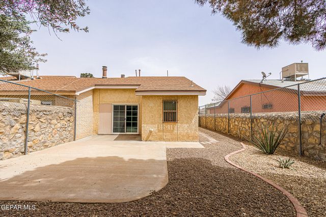 2129 LAKE VICTORIA Drive A, El Paso, TX 79936