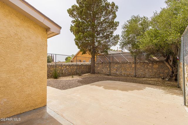 2129 LAKE VICTORIA Drive A, El Paso, TX 79936