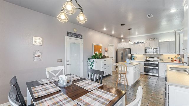 738 Buckhead Avenue, Springdale, AR 72764