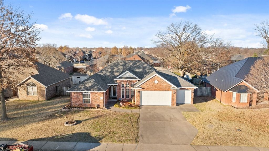 738 Buckhead Avenue, Springdale, AR 72764