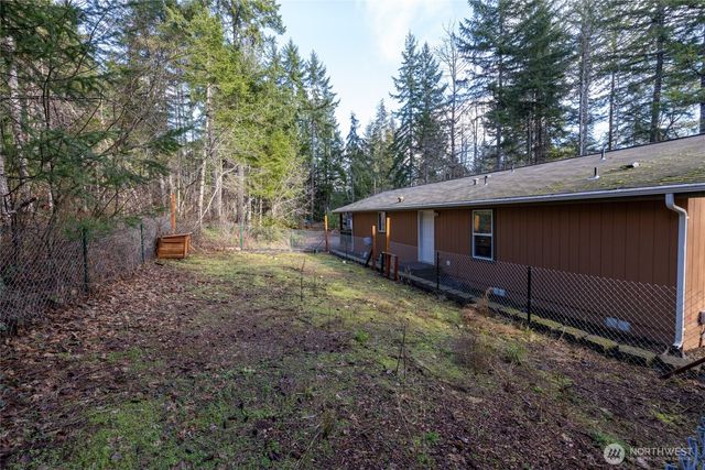 150 N Beaver Drive, Hoodsport, WA 98548