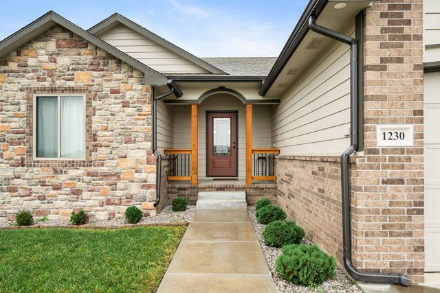 1230 N Spring Ridge Dr, Derby, KS 67037