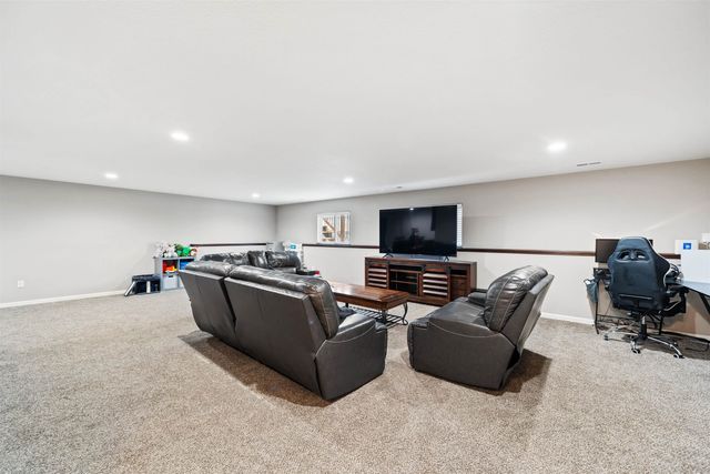 1230 N Spring Ridge Dr, Derby, KS 67037