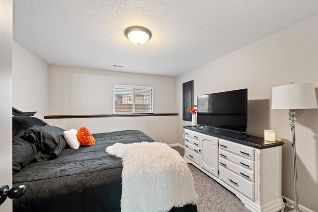 1230 N Spring Ridge Dr, Derby, KS 67037