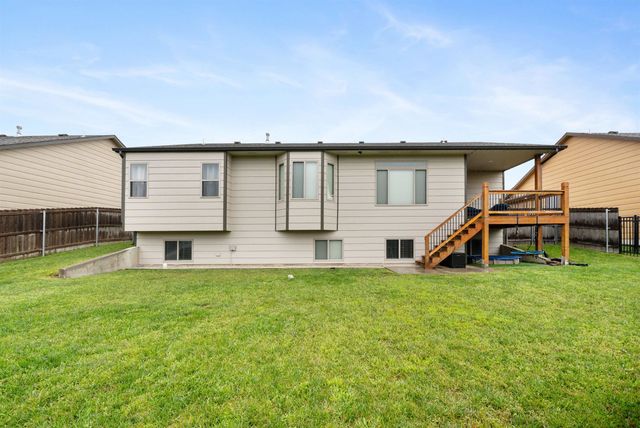 1230 N Spring Ridge Dr, Derby, KS 67037