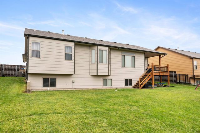 1230 N Spring Ridge Dr, Derby, KS 67037