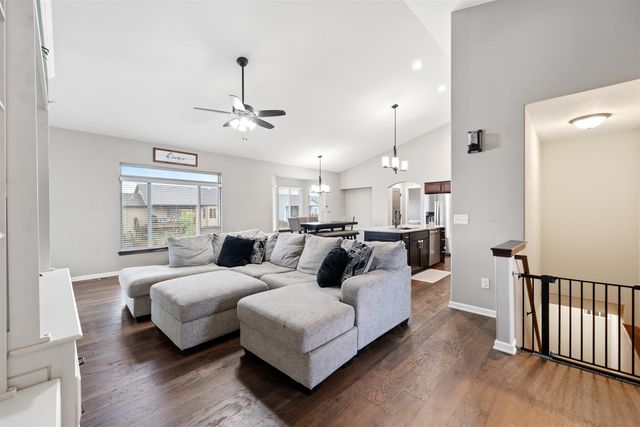 1230 N Spring Ridge Dr, Derby, KS 67037