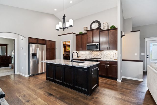 1230 N Spring Ridge Dr, Derby, KS 67037