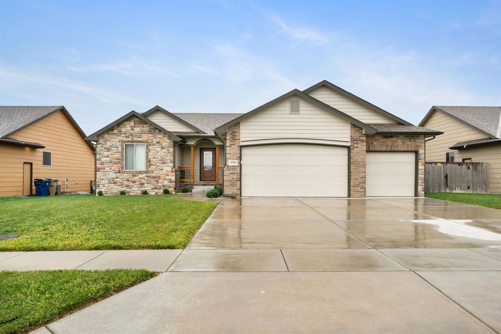 1230 N Spring Ridge Dr, Derby, KS 67037