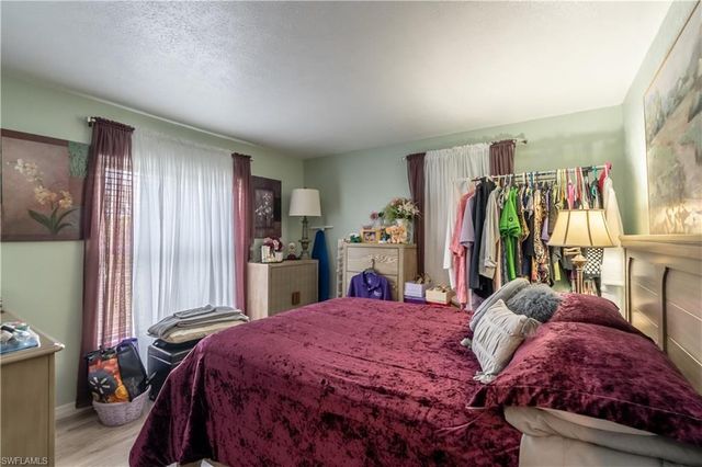 1360 5th AVE N, Naples, FL 34102