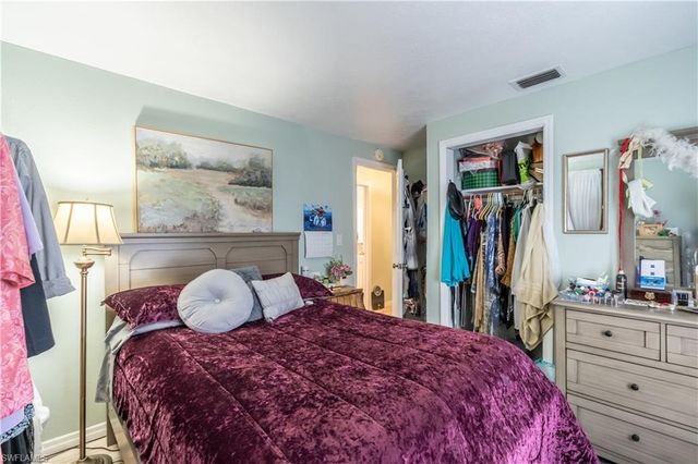 1360 5th AVE N, Naples, FL 34102