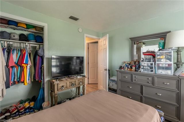 1360 5th AVE N, Naples, FL 34102