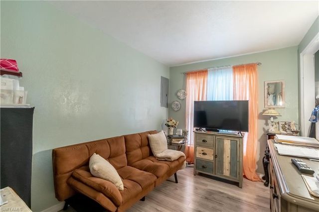 1360 5th AVE N, Naples, FL 34102