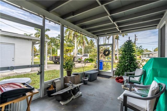 1360 5th AVE N, Naples, FL 34102