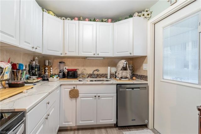 1360 5th AVE N, Naples, FL 34102