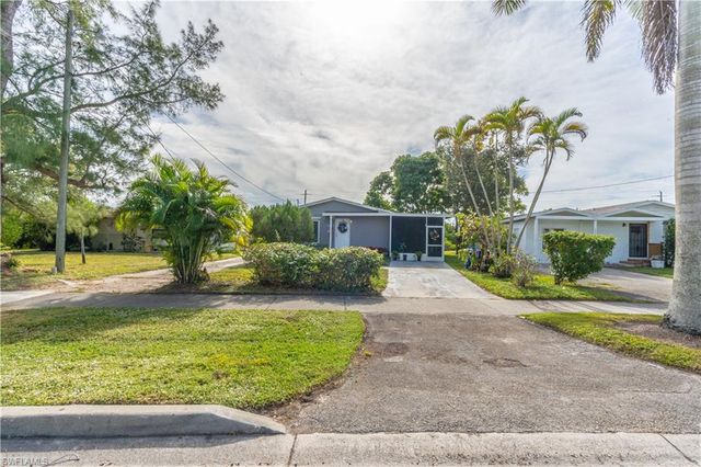 1360 5th AVE N, Naples, FL 34102