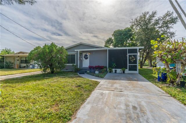 1360 5th AVE N, Naples, FL 34102