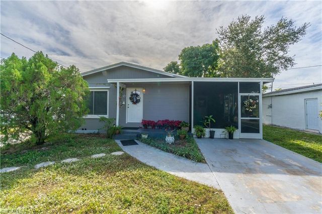 1360 5th AVE N, Naples, FL 34102