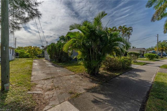 1360 5th AVE N, Naples, FL 34102