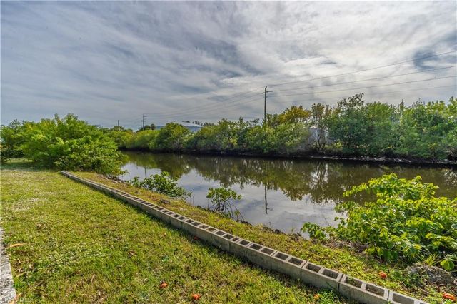 1360 5th AVE N, Naples, FL 34102