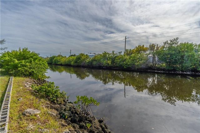 1360 5th AVE N, Naples, FL 34102