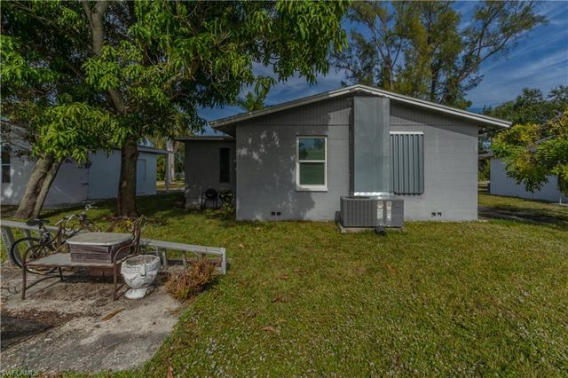 1360 5th AVE N, Naples, FL 34102