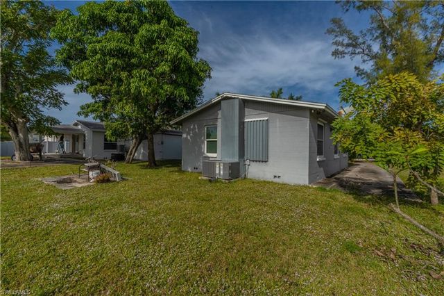 1360 5th AVE N, Naples, FL 34102