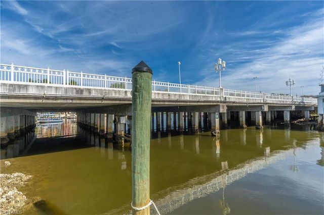 1360 5th AVE N, Naples, FL 34102