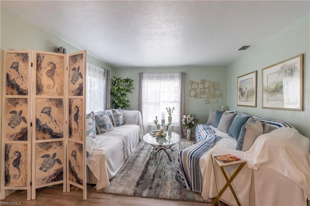 1360 5th AVE N, Naples, FL 34102