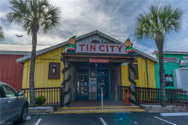 1360 5th AVE N, Naples, FL 34102