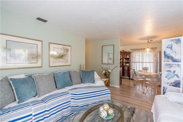 1360 5th AVE N, Naples, FL 34102