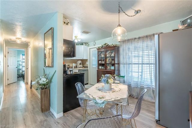 1360 5th AVE N, Naples, FL 34102