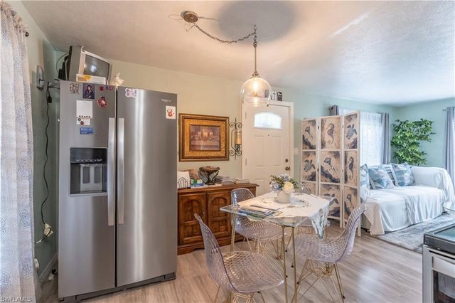 1360 5th AVE N, Naples, FL 34102