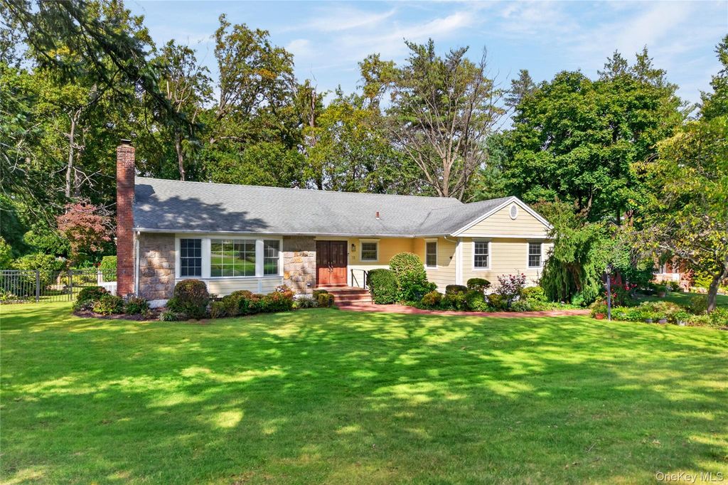 75 Plymouth Road, Manhasset, NY 11030 — exterior