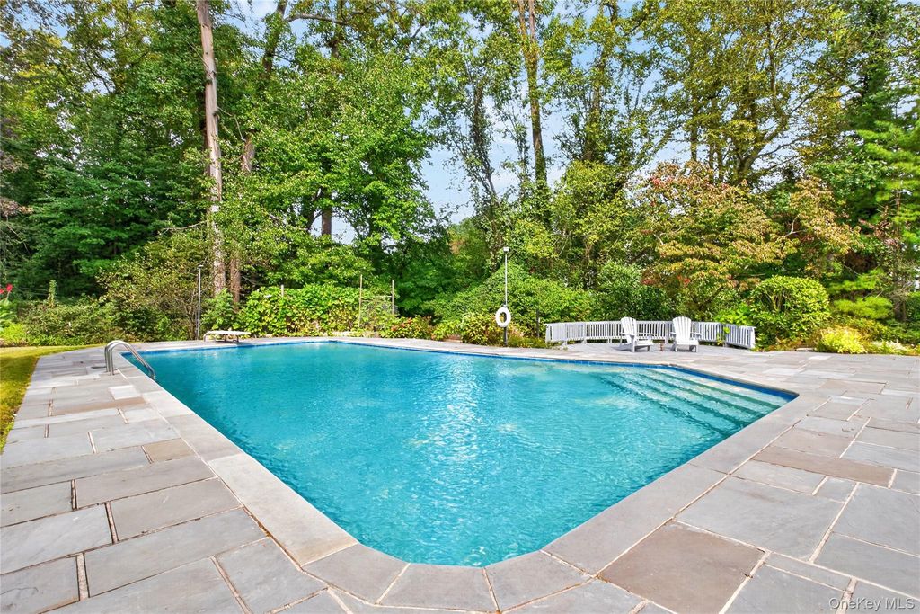 75 Plymouth Road, Manhasset, NY 11030 — photo 2