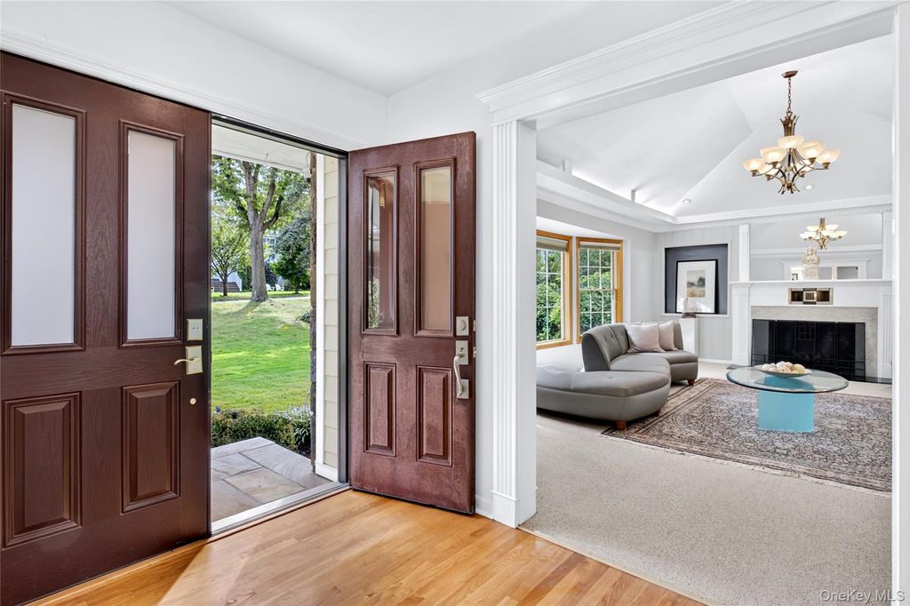 75 Plymouth Road, Manhasset, NY 11030 — photo 3