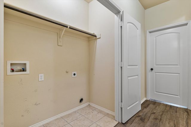 345 Orbit Drive, Lavon, TX 75166